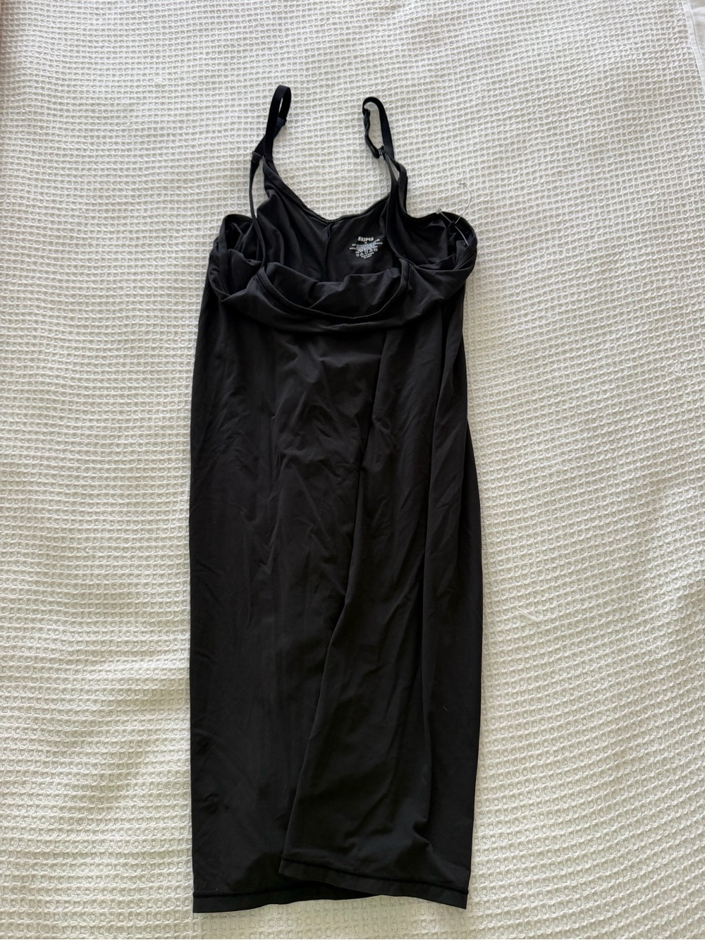 🗽SKIMS Black Slip Chemise